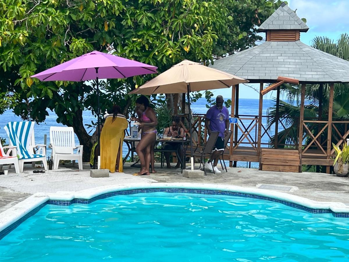 Jamaica Colors Hotel And Eco-Retreat ポート・アントニオ エクステリア 写真